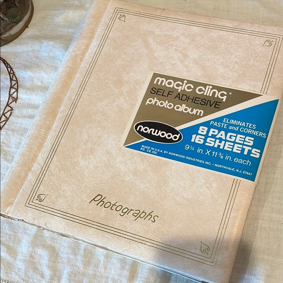 Norwood Magic Cling Photo Album - Picture 1 of 3
